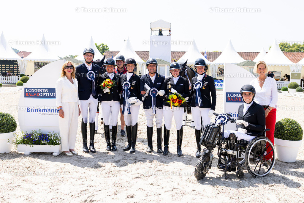 TH_484-NOWAK Isabell (GER)_ Siracusa OLD_ 444-DRESING Heidemarie (GER)_ Poesie 143_30838 | Longines Balve Optimum 2025 am 13.06.25 in Balve, Schloss Wocklum, 484NOWAK Isabell (GER), Siracusa OLD, 444DRESING Heidemarie (GER), Poesie 143