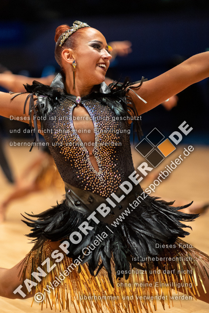 20221112-02711 | Hier finden Sie Tanz Bilder vom Latein und Standard Formationen tanzen. Sportbilder vom Tanzsport. Schöne Fotos und von Weltmeisterschaft, Europameisterschaft, Bundesliga, Regionalliga, Oberliga und Landesliga sowie von GOC Stuttgart, DanceComp, WM Bremen