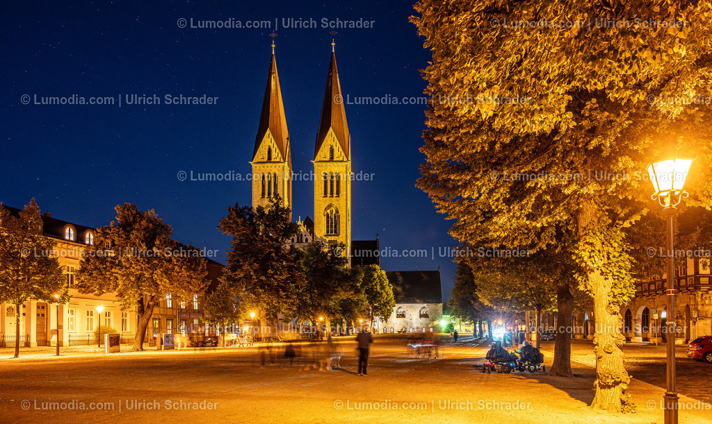 10049-13697 - Nacht der Kirchen in Halberstadt | Stockfoto und Bilderpool mit Bildmaterial aus Deutschland, dem Harz, Halberstadt, Quedlinburg, Wernigerode und weltweit. Qualitativ hochwertige und professionelle Fotos anschauen und kaufen. - Realisiert mit Pictrs.com