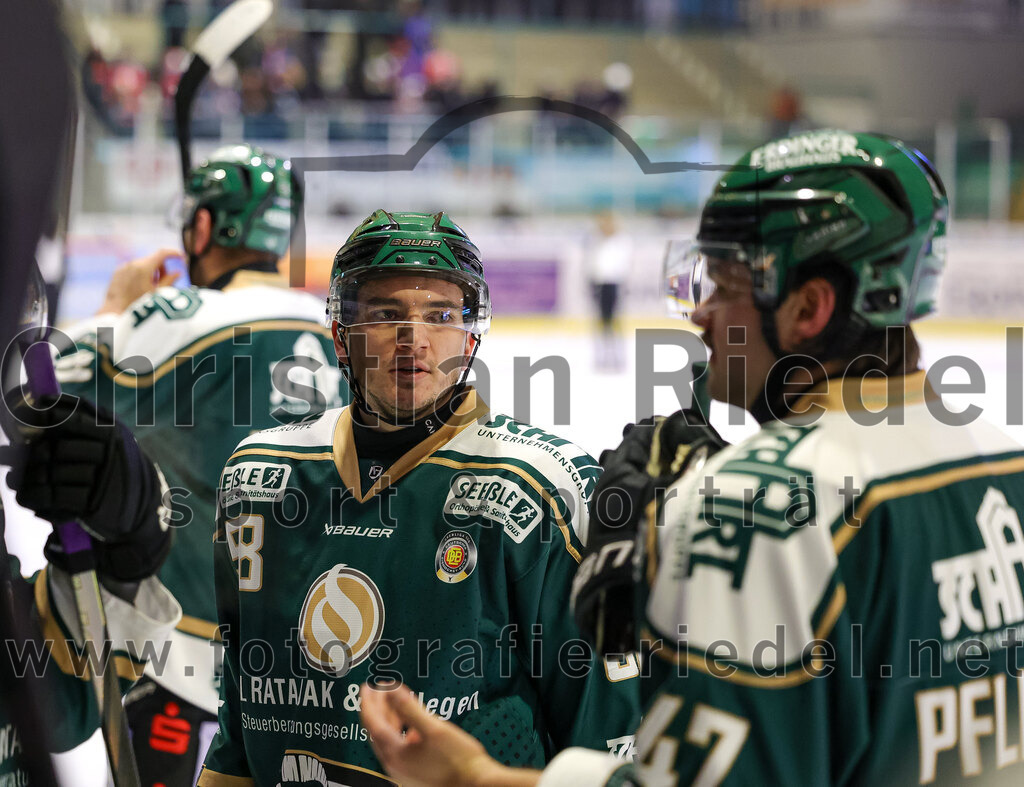 2025-12-23_064_TSV_Erding_gegen_Heilbronner_Falken | Erding, Deutschland, 23.12.2025:Eishockey, Oberliga Süd 2025 / 2026, 29. Spieltag, TSV Erding gegen Heilbronner Falken, Endergebnis: 5:4Paul Pfenninger (Erding Gladiators, #58)Foto: Christian Riedel / fotografie-riedel.net