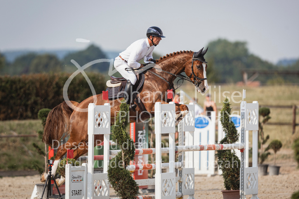 240627_LüPfSpTa_SprPf-M-252 | Deine schönsten Turniermomente als professionelle Fotos! Entdecke hochwertige Pferdesport-Fotografie im Online-Shop. Jetzt Fotos finden & bestellen!