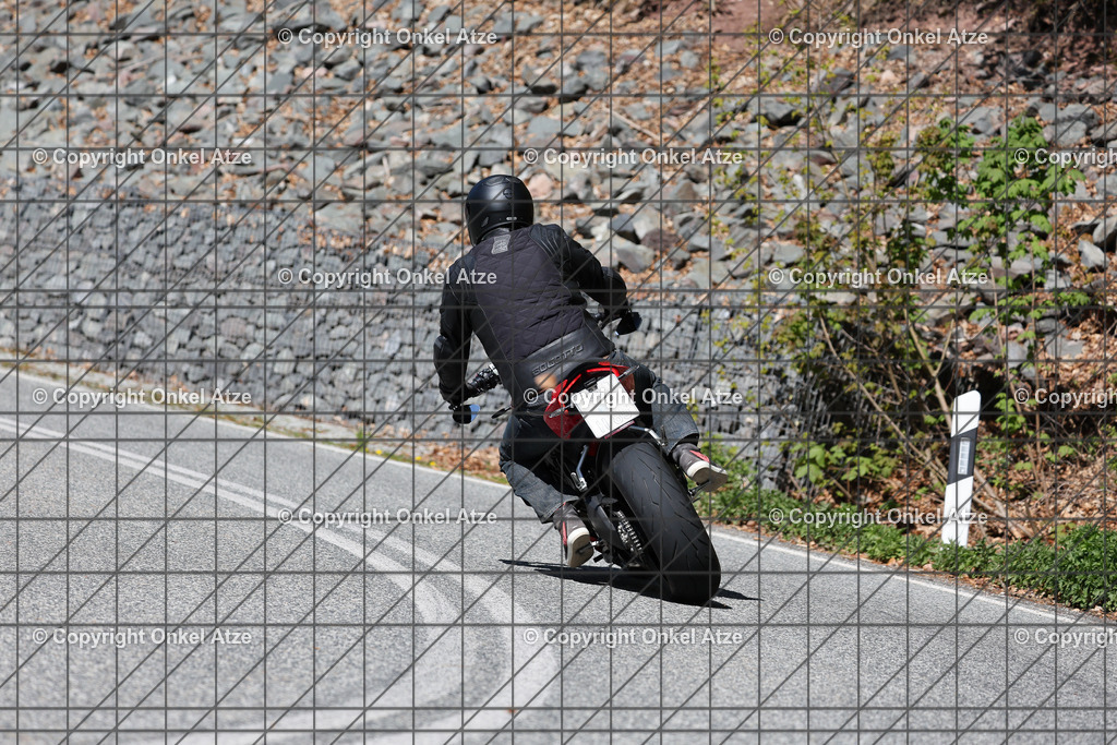 IMG_8014 | Fotograf am Kyffhäuser. Onkel Atze. Kyffhäuser Rennstrecke. Café36. Motorsportfotografie. - Realisiert mit Pictrs.com