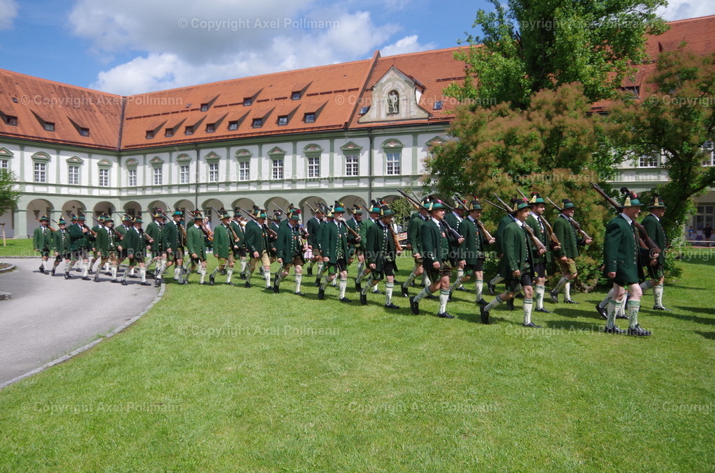 IMGP7103 | fotografiert von Axel PollmannLeonhardi Wallfahrt Benediktbeuern und Murnau, Fronleichnam, Fasching, Landschaft im Loisachtal und Benediktbeuern  - Realisiert mit Pictrs.com
