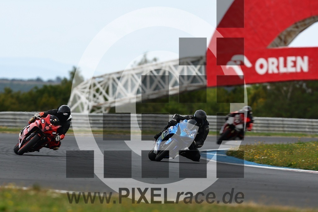 0360-20250822_03161 | Schöne Erinnerungen an spannende Momente - das festzuhalten ist unser Job. PIXELrace.de ist seit 2003 auf den Rennstrecken Europas unterwegs um die Action draußen beim Fahren und die wunderbare Stimmung imm Fahrerlager für euch einzufangen.