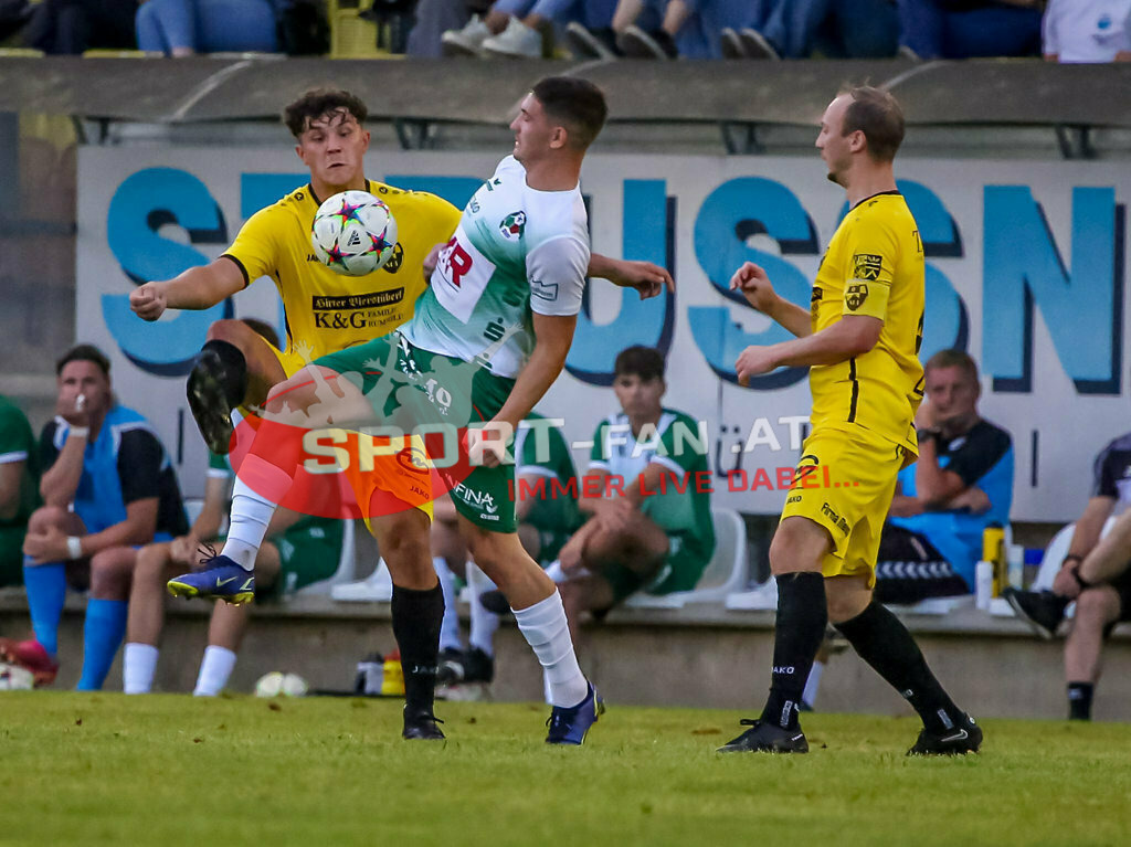 SV Feldkirchen - SC Launsdorf 2-1, Unterliga Ost | Tim Oman (SV Feldkirchen #9) Davor Ponjavic (SC Launsdorf #2) Manuel Leitgeb (SC Launsdorf, K #4) SV Feldkirchen - SC Launsdorf 2-1 am 23.08.2023 in Feldkirchen
(Modehaus NIMO Arena), Austria, (Photo by Ernst Krawagner sport-fan.at) - Realisiert mit Pictrs.com