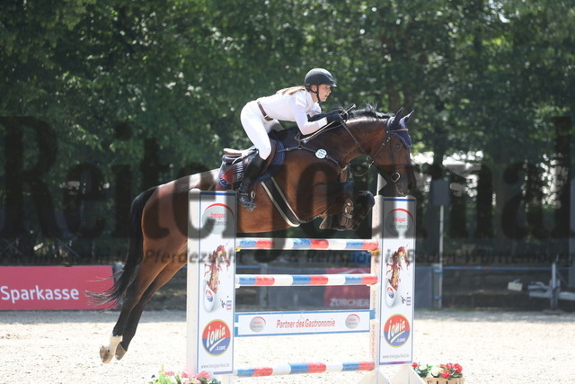 Ichenheim_2023_Prfg.Nr.04_Springen_Kl.S_Finale SBM_JR und Reiter_Alina Sester_Coco Blue P (3) | Alle Fotos der Reiterjournal Fotografin Doris Matthaes im Reiterjournal Online-Fotoshop. - Realisiert mit Pictrs.com