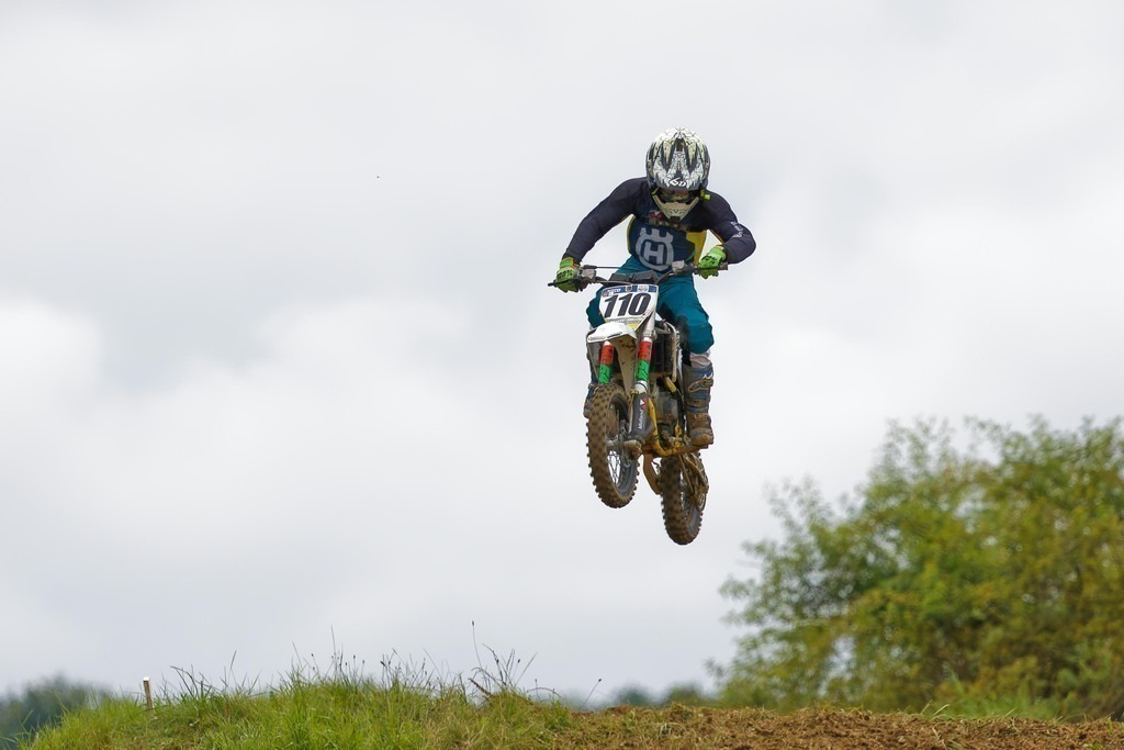 Motocross_Gerstetten_250802_4630 | Fotopresso – Sportfotografie in Heidenheim & Umgebung. Professionelle Sportfotografie für unvergessliche Momente. Dynamische Action-Shots, emotionale Szenen & hochwertige Bilder. - Realisiert mit Pictrs.com