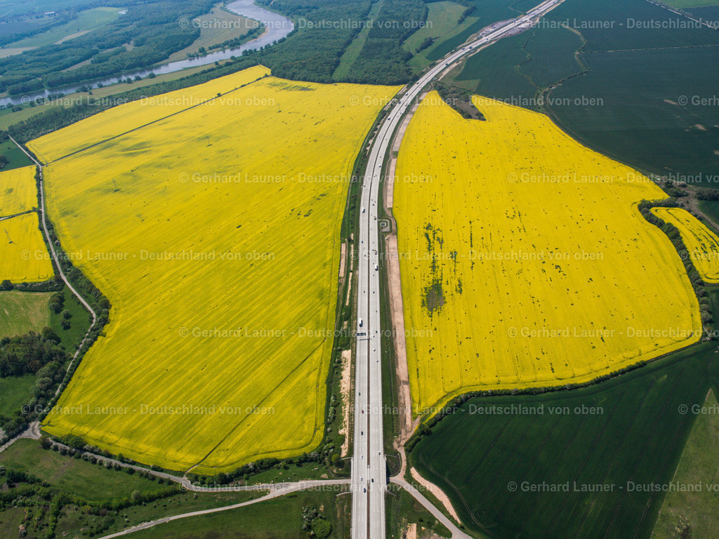 2522098 | Rapsfelder an der Autobahn A9 bei Buro