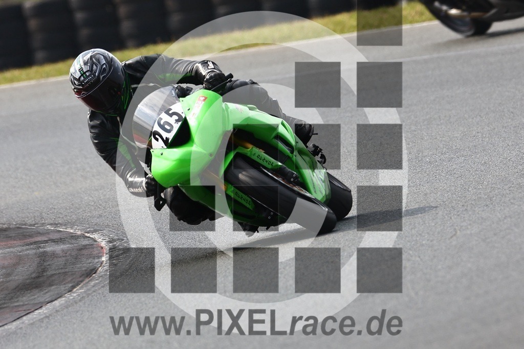 0265-20240917_05897 | Schöne Erinnerungen an spannende Momente - das festzuhalten ist unser Job. PIXELrace.de ist seit 2003 auf den Rennstrecken Europas unterwegs um die Action draußen beim Fahren und die wunderbare Stimmung imm Fahrerlager für euch einzufangen.