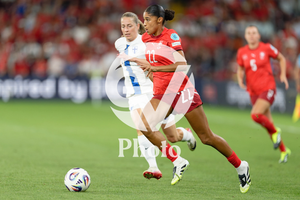 Finland v Switzerland: UEFA Women's EURO 2025 Group A | GENEVA, SWITZERLAND - JULY 10:  Sydney Schertenleib of Switzerland runs with the ball during the UEFA Women's EURO 2025 Group A match between Finland and Switzerland at Stade de Geneve on July 10, 2025 in Geneva, Switzerland. (Photo by Giuseppe Velletri/Sports Press Photo/Getty Images)