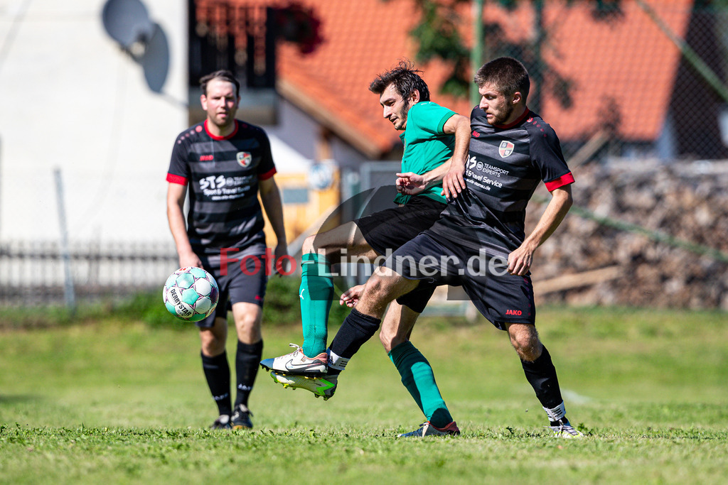 SV Wessobrunn-Haid gegen FC Wildsteig/Rottenbuch II | Fußball A-Klasse Gruppe B Herren, SV Wessobrunn-Haid gegen FC Wildsteig/Rottenbuch II, 20240811,Duell zwischen Aloisius CRAMER (Wessobrunn-Haid 11) und Korbinian AUHORN (Wildsteig-Rottenbuch 10),2024-08-11 in Wessobrunn (Sportpark Wessobrunn), Aloisius CRAMER (Wessobrunn-Haid 11), Korbinian AUHORN (Wildsteig-Rottenbuch 10)Copyright: WolfgangxLindner www.foto-lindner.de