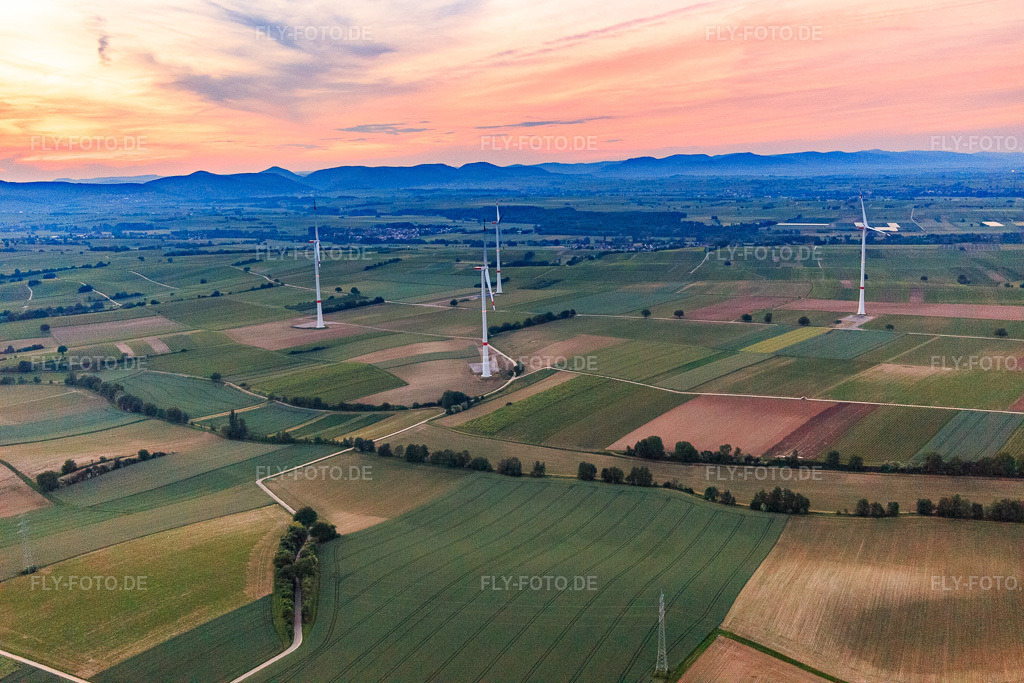 Luftbild: Windpark Freckenfeld in Freckenfeld im Bundesland Rheinland-Pfalz in Deutschland. Foto: IMG_107529.jpg vom 25.05.2018 durch Werner Riehm/FLY-FOTO.de