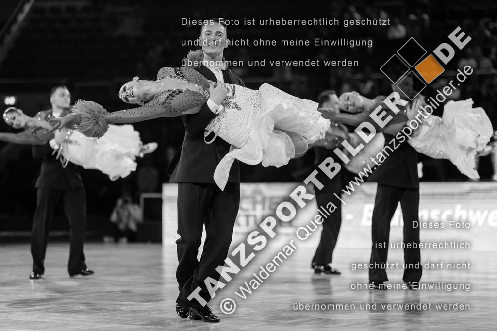 20251206-04346 | Hier finden Sie Tanz Bilder vom Latein und Standard Formationen tanzen. Sportbilder vom Tanzsport. Schöne Fotos und von Weltmeisterschaft, Europameisterschaft, Bundesliga, Regionalliga, Oberliga und Landesliga sowie von GOC Stuttgart, DanceComp, WM Bremen