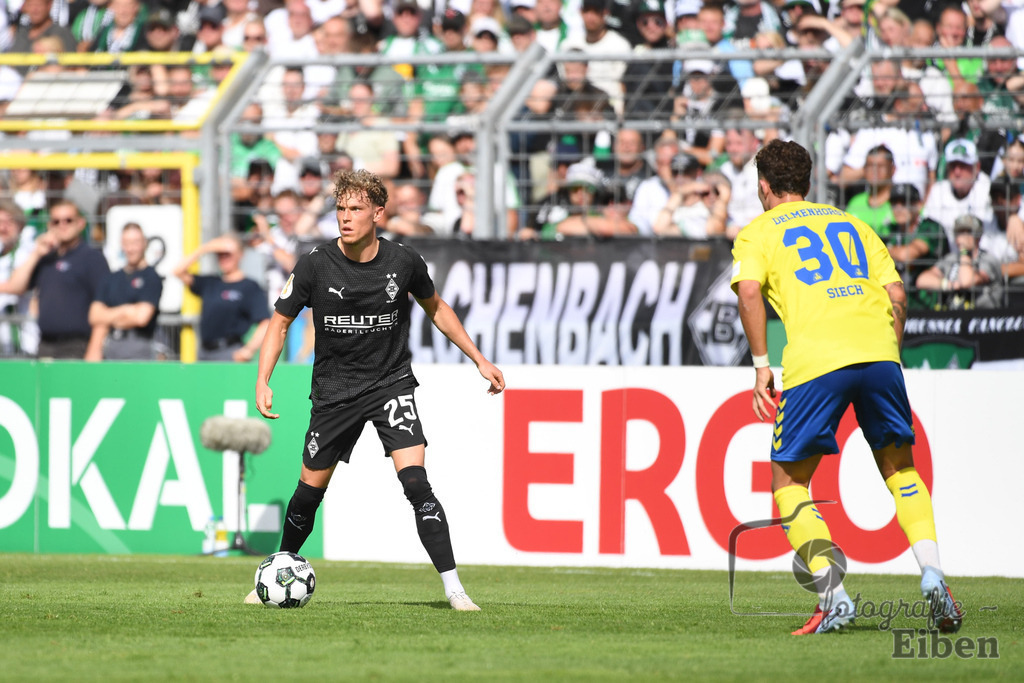 SV Atlas-Delmenhorst-Borussia Mönchengladbach | DFB-Pokal 1. Runde;SV Atlas Delmenhorst (gelb)-Borussia Mönchengladbach (schwarz) am 17.08.2025 in Oldenburg (Marschweg-Stadion), Photo: Philip Eiben 2025 - Realisiert mit Pictrs.com