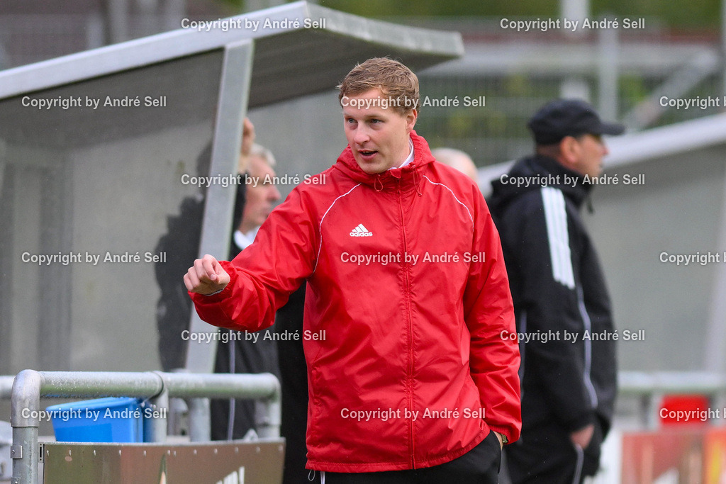 FC Kilia Kiel II vs TSV Flintbek | Co-Trainer Marcel Naeve (Flintbek) / Fußball-Verbandsliga Ost Männer 2026/2027 / FC Kilia Kiel II vs TSV Flintbek / Kilia Sportplatz / Kiel / 10.10.26 - Realisiert mit Pictrs.com