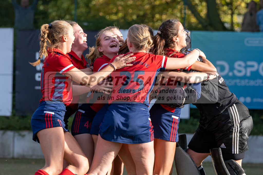 SFE_20231021_0275 | Deutsche Meisterschaft Weibliche U16 Halbfinale Düsseldorfer HC - Harvestehuder THC am 21.10.2023 in Köln (Düsseldorfer Hockeyclub 1905 e.V.), Photo: Stephan Fehrmann 2023 (Sports-Gallery)