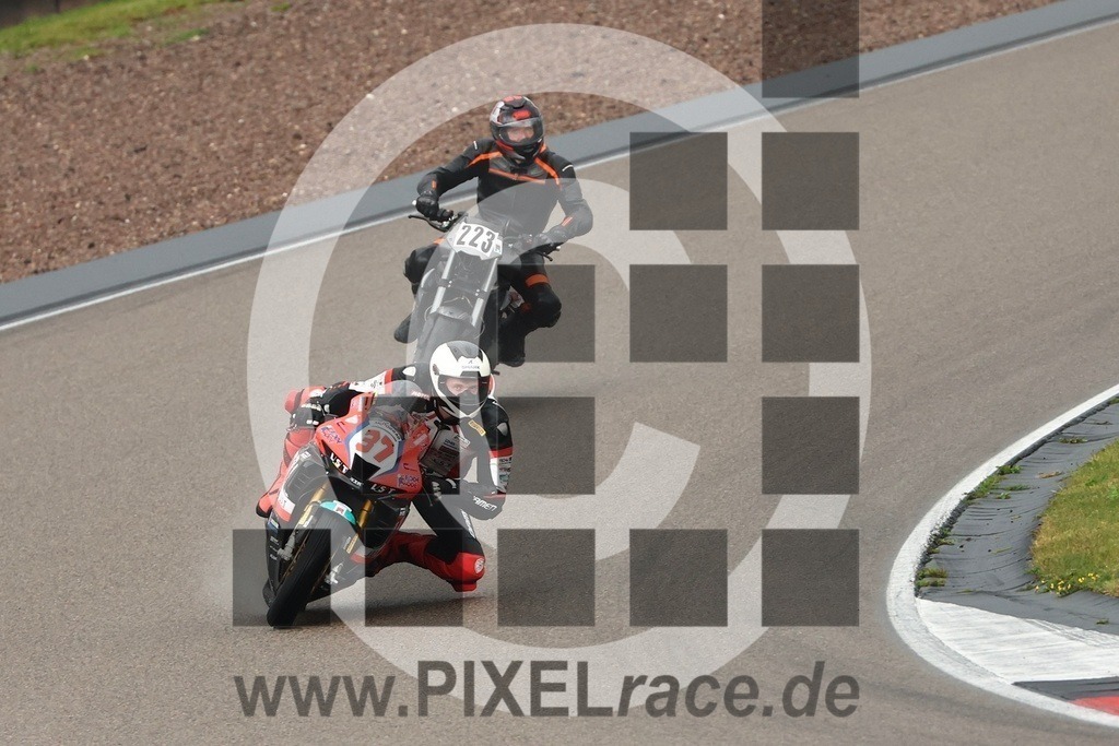 0037-PXR50175 | Schöne Erinnerungen an spannende Momente - das festzuhalten ist unser Job. PIXELrace.de ist seit 2003 auf den Rennstrecken Europas unterwegs um die Action draußen beim Fahren und die wunderbare Stimmung imm Fahrerlager für euch einzufangen.