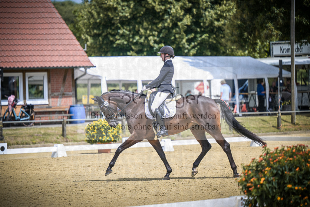 DOS_2228 | Entdecke hochwertige Reitturnierfotos von Foto Oger. Professionell, emotional und authentisch – jetzt Lieblingsmomente im Shop bestellen.Deutschlandweite Turnierfotografie. - Realisiert mit Pictrs.com