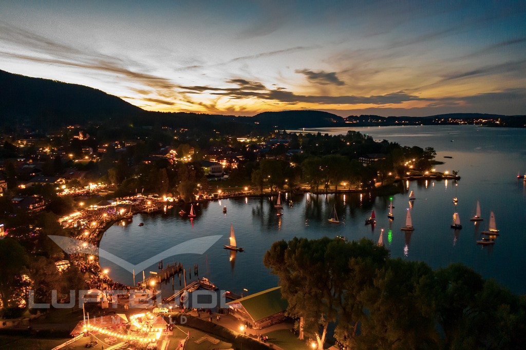 Seefest Bad Wiessee zur blauen Stunde; S20 | LuftBuidl Tegernsee - Realisiert mit Pictrs.com