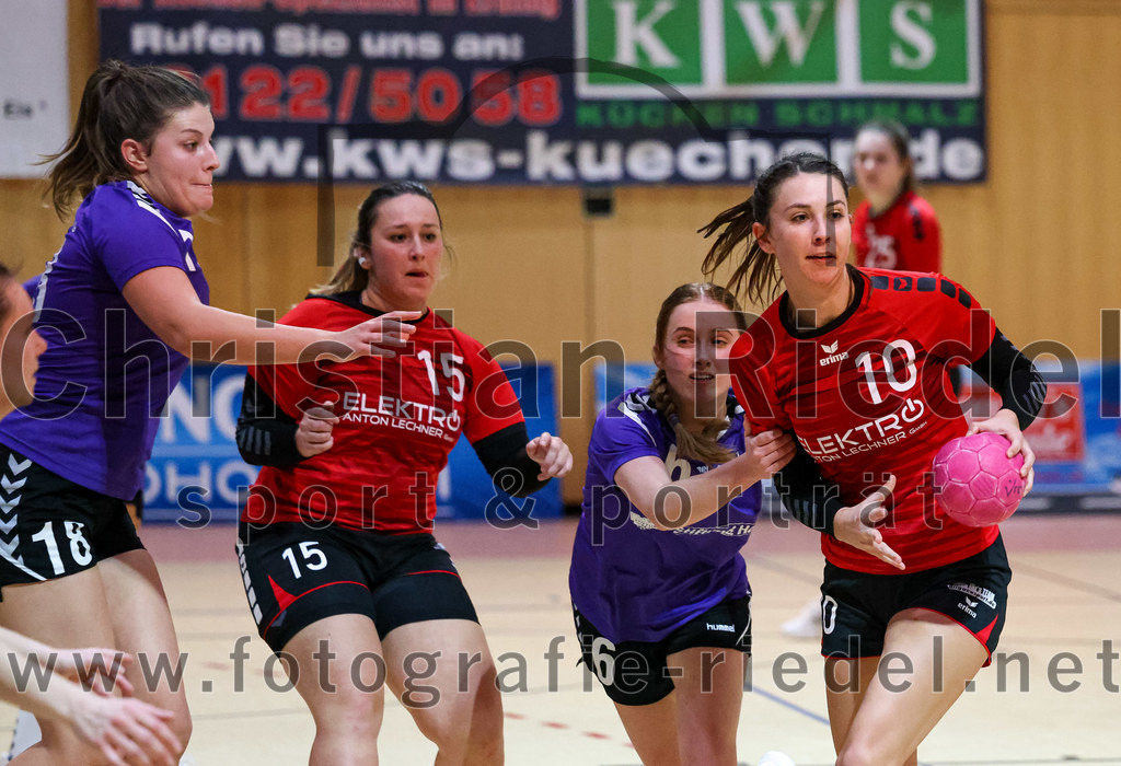 2022-11-05_101_SpVgg_Altenerding_gegen_SpVgg_Erdweg | Erding, Deutschland, 05.11.2022:
Handball, Bezirksoberliga Frauen Altbayern 2022 / 2023, 3. Spieltag, SpVgg Altenerding gegen SpVgg Erdweg, Endergebnis: 27:16

+a18+, Christina Märkl (SpVgg Erdweg, #15), Marlene Mittermeier (SpVgg Altenerding, #6), Christina Baumann (SpVgg Erdweg, #10)

Foto: Christian Riedel / fotografie-riedel.net