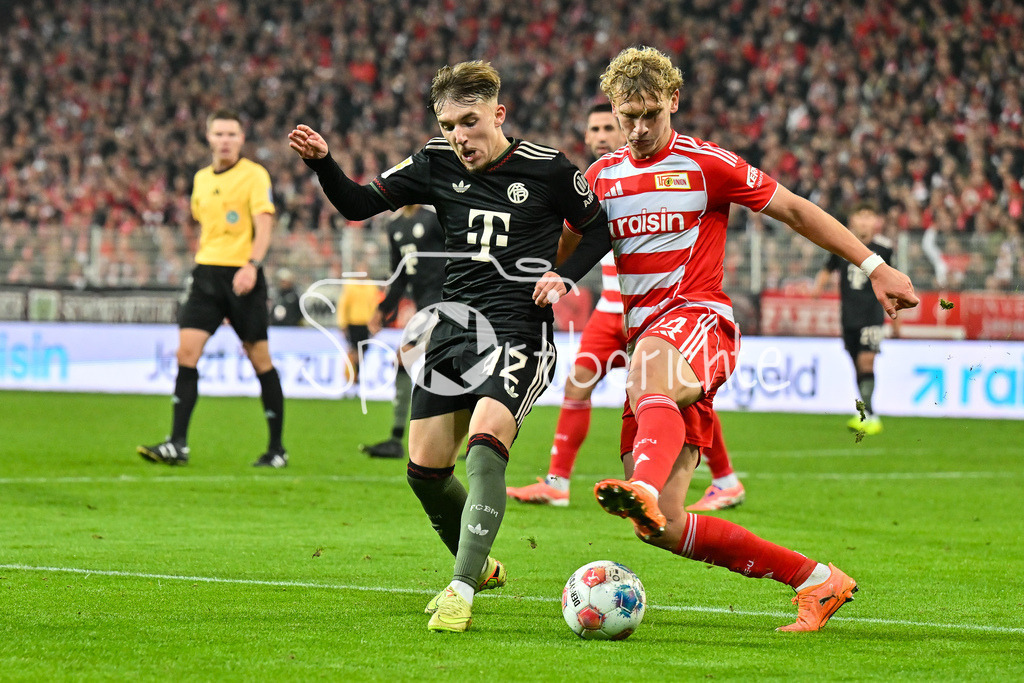 1. FC Union Berlin - FC Bayern München | BERLIN, DEUTSCHLAND - 8. NOVEMBER: im Duell Lennart KARL (FC Bayern Munich 42) und Leopold QUERFELD (Union Berlin 14) während dem Bundesligamatch zwischen dem 1. FC Union Berlin und dem FC Bayern München am 10. Spieltag im Stadion an der alten Försterei am 8. November 2025 in Berlin, Germany / DFL REGULATIONS PROHIBIT ANY USE OF PHOTOGRAPHS AS IMAGE SEQUENCES AND/OR QUASI-VIDEO
