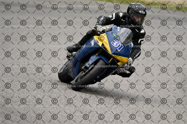 25bt02-1102 | markuskiefer.com - Realisiert mit Pictrs.com