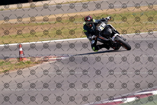 26bt04-1829 | markuskiefer.com - Realisiert mit Pictrs.com