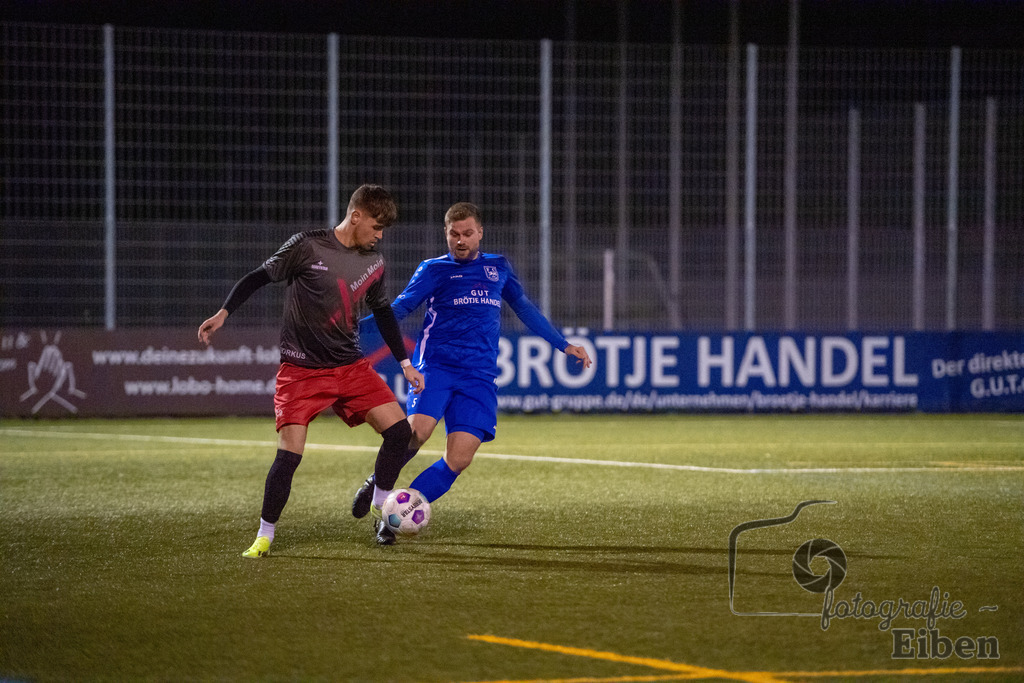 FC Rastede-FC Hude | Herren Bezirksliga; FC Rastede (blau)-FC Hude (grau) am 27.03.2024; in Rastede (Sportanlage Köttersweg), Photo: Philip Eiben 2024 - Realisiert mit Pictrs.com