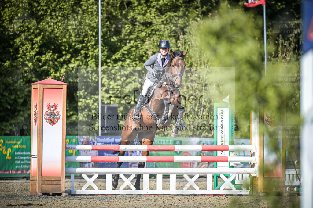 DOS_6636 | Entdecke hochwertige Reitturnierfotos von Foto Oger. Professionell, emotional und authentisch – jetzt Lieblingsmomente im Shop bestellen. - Realisiert mit Pictrs.com