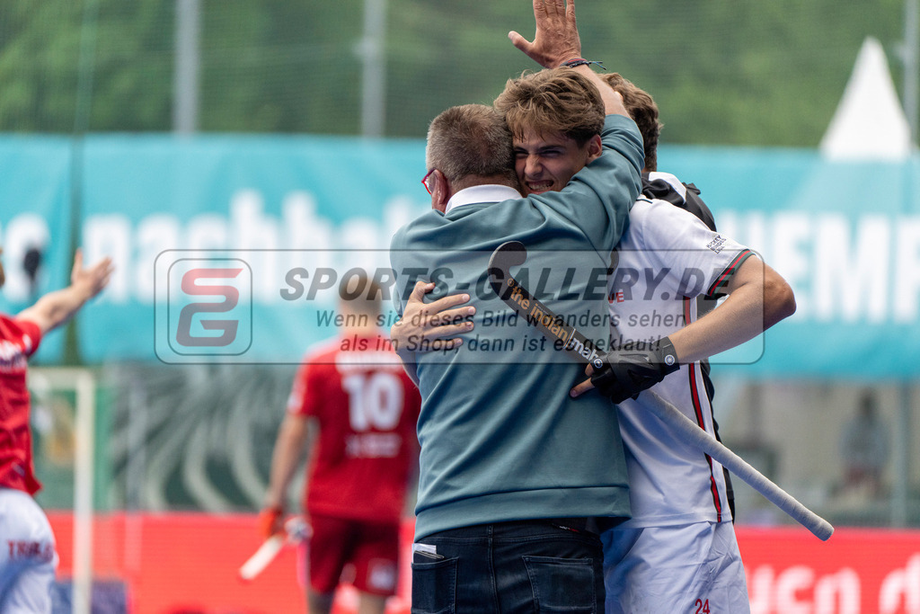 Final4_20250601-1510-HK108696 | Krefeld, Deutschland, 01.06.2025:  Feldhockey Final4 2025 – „Deutsche Feldhockey-Meisterschaften 2025“ Crefelder HTC - Rot-Weiss Köln (Finale Herren) im Gerd-Wellen-Hockeyanlage am 01.06.2025 in Krefeld, Deutschland. (Foto von Kramhöller/Fehrmann/Kaste)Krefeld, Germany, 01.06.2025: Feldhockey Final4 2025 – „Deutsche Feldhockey-Meisterschaften 2025“ Harvestehuder HTC - Düsseldorfer HC (Finale Damen) in Gerd-Wellen-Hockeyanlage at 01.06.2025 in Krefeld, Deutschland. (Foto from Kramhöller/Fehrmann/Kaste)