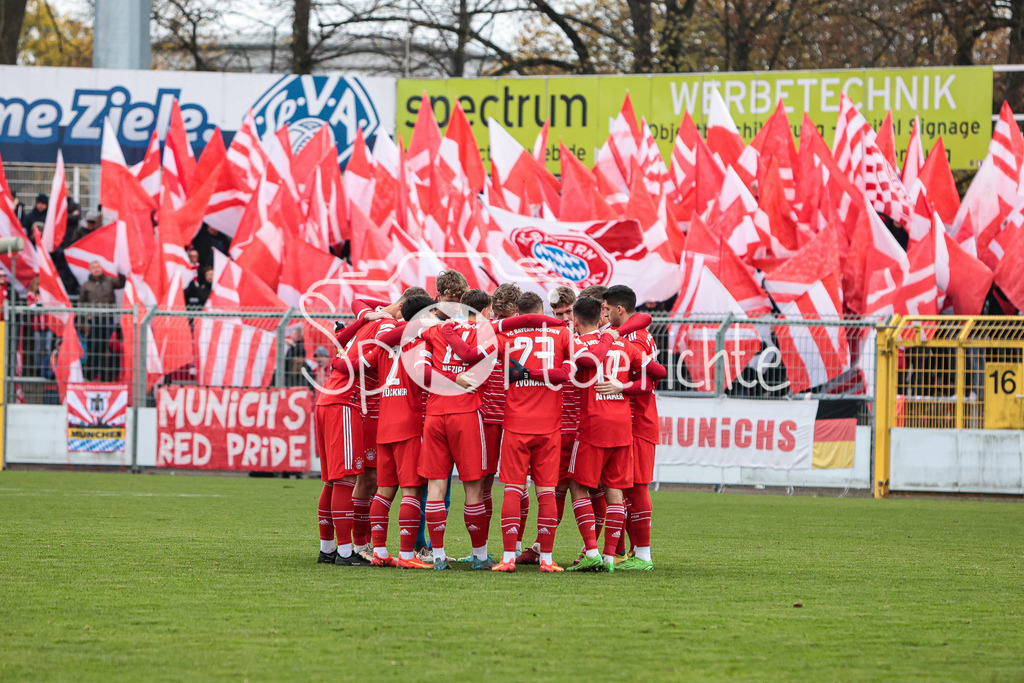 SV Vikoria Aschaffenburg - FC Bayern Amateure | Die Gaeste motivieren sich nochmal vor ihren Fans