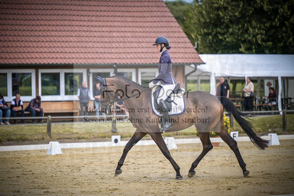 DOS_9226 | Entdecke hochwertige Reitturnierfotos von Foto Oger. Professionell, emotional und authentisch – jetzt Lieblingsmomente im Shop bestellen.Deutschlandweite Turnierfotografie. - Realisiert mit Pictrs.com