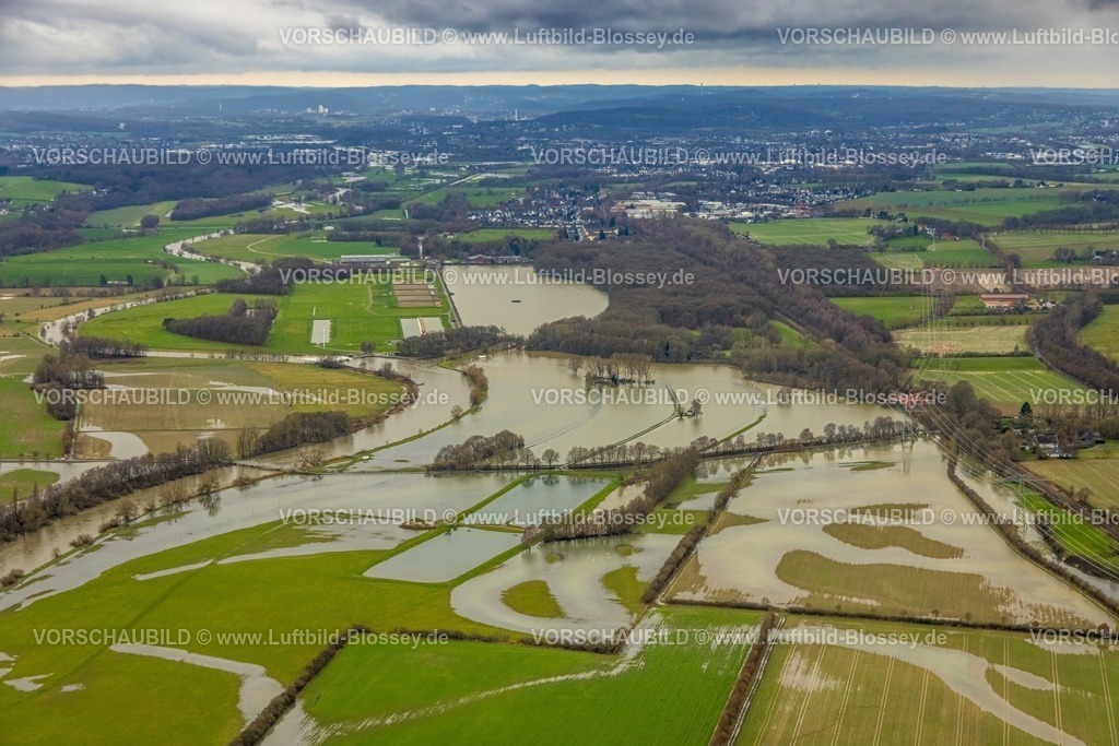 Holzwickede231201390Hengsen-topaz | Luftbild, Ruhrhochwasser, Weihnachtshochwasser 2023, Fluss Ruhr tritt nach starken Regenfällen über die Ufer, Überschwemmungsgebiet zwischen Dellwig und Geisecke, hinten der Stausee Hengsen, Dellwig, Fröndenberg, Ruhrgebiet, Nordrhein-Westfalen, Deutschland
