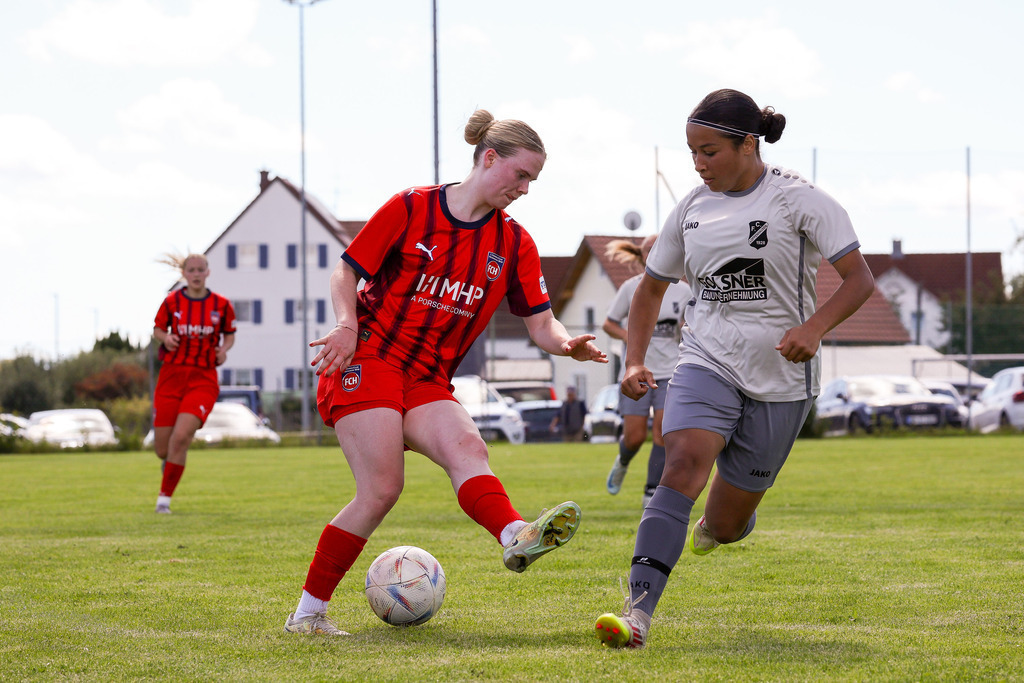 Fußball I FRAUEN I Saison 2025-2026 I Freundschaftsspiel I FC Loppenhausen - 1FC Heidenheim 1846 II I_250831_1494 | Fotopresso – Sportfotografie in Heidenheim & Umgebung. Professionelle Sportfotografie für unvergessliche Momente. Dynamische Action-Shots, emotionale Szenen & hochwertige Bilder. - Realisiert mit Pictrs.com