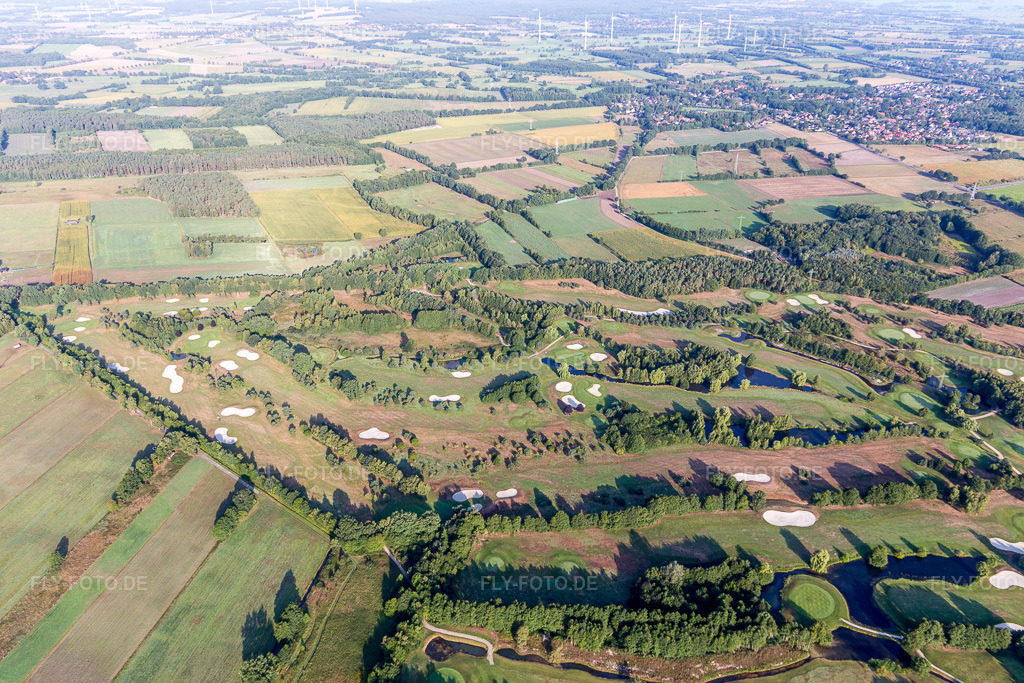 Luftbild: Gelände des Golfplatz Green Eagle Golf Courses (Luhe) im Ortsteil Luhdorf in Winsen im Bundesland Niedersachsen in Deutschland. Foto: IMG_110340.jpg vom 18.08.2018 durch Werner Riehm/FLY-FOTO.de