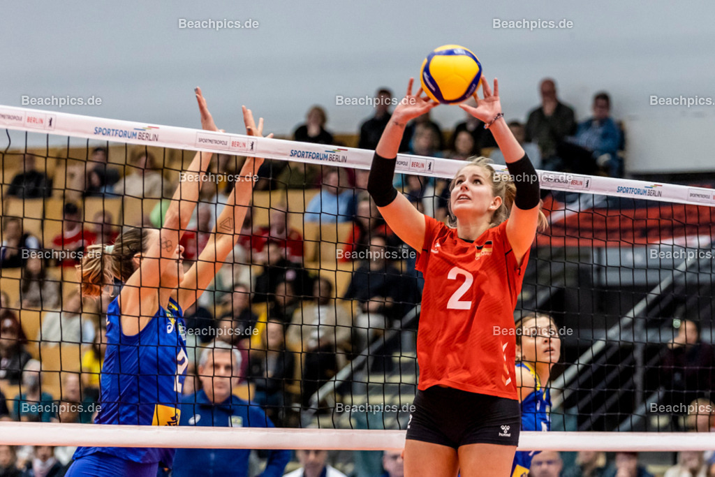 2022-00063358-Testspiel-Deutschland-Brasilien | Zuspiel pia KÄSTNER #2 (Zuspiel) GER, 17.09.2022; Berlin Foto: Gerold Rebsch - www.beachpics.de

