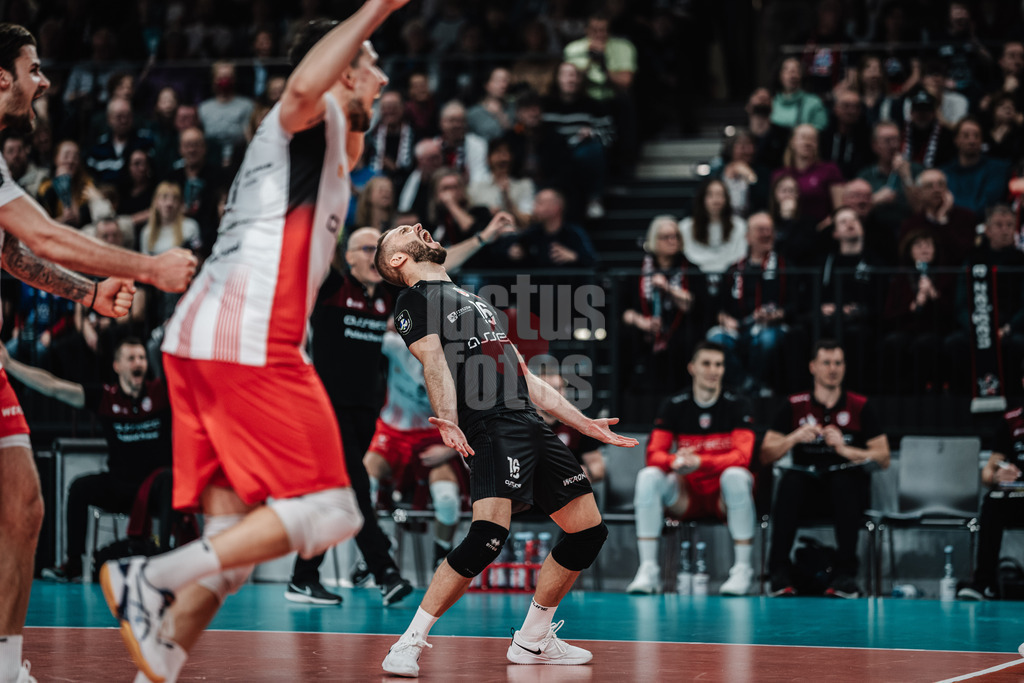 Volleyball | Herren | Saison 2023/2024 | CEV Volleyball Cup 2024 Finale | SVG Lüneburg (GER) vs. Asseco Resovia Rzeszow (POL) | 12.03.2024 | Pawel Zatorski (#16, Asseco Resovia Rzeszow) jubelt