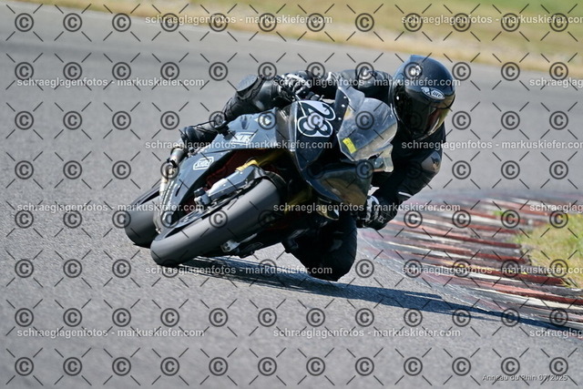 25bt04-0310 | markuskiefer.com - Realisiert mit Pictrs.com