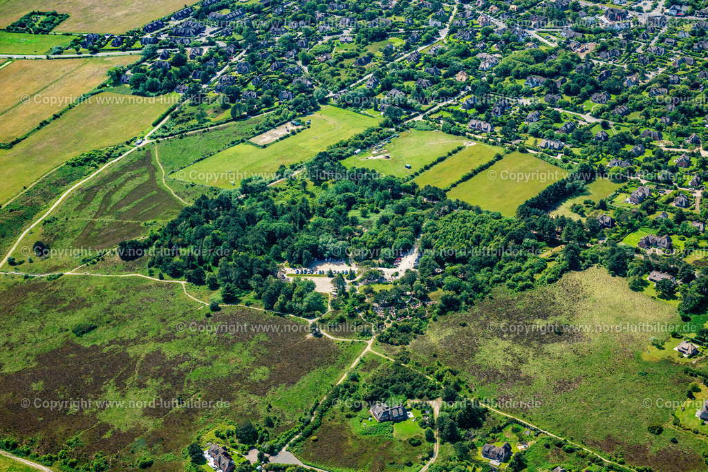 Sylt_Kampen_Künstlercaf_Kupferkanne_ELS_7103130625 | KAMPEN (SYLT) 13.06.2025 Gebäude des Restaurant " Kupferkanne " in Kampen (Sylt) auf der Insel Sylt im Bundesland Schleswig-Holstein, Deutschland. Weiterführende Informationen bei: Kupferkanne Kampen / Sylt Rieck - Schäfer oHG. // Building of the restaurant " Kupferkanne " in Kampen (Sylt) on Island Sylt in the state Schleswig-Holstein, Germany. Further information at: Kupferkanne Kampen / Sylt Rieck - Schaefer oHG. Foto: Martin Elsen