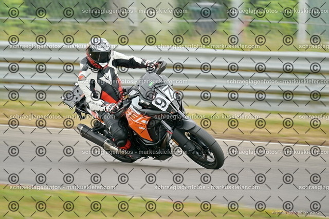 25bt05-0610 | markuskiefer.com - Realisiert mit Pictrs.com