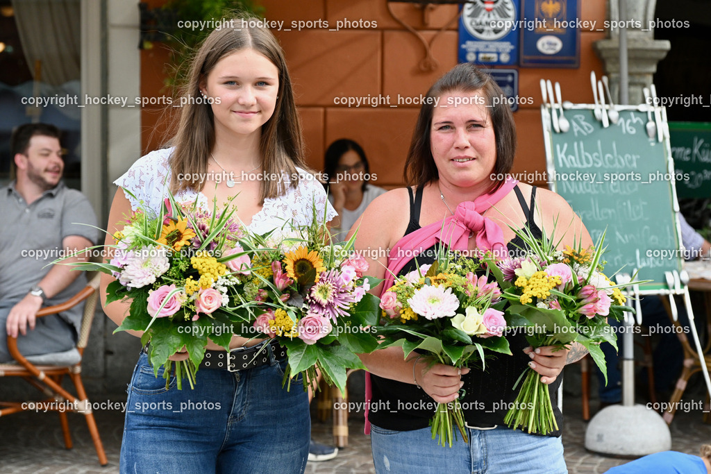 Empfang Heiko Gigler in Gmünd | Blumenmädchen, Empfang Heiko Gigler in Gmünd, Empfang Heiko Gigler in Gmünd am 14.08.2024 in Gmünd (Hauptplatz Gmünd), Austria, (Photo by Bernd Stefan)