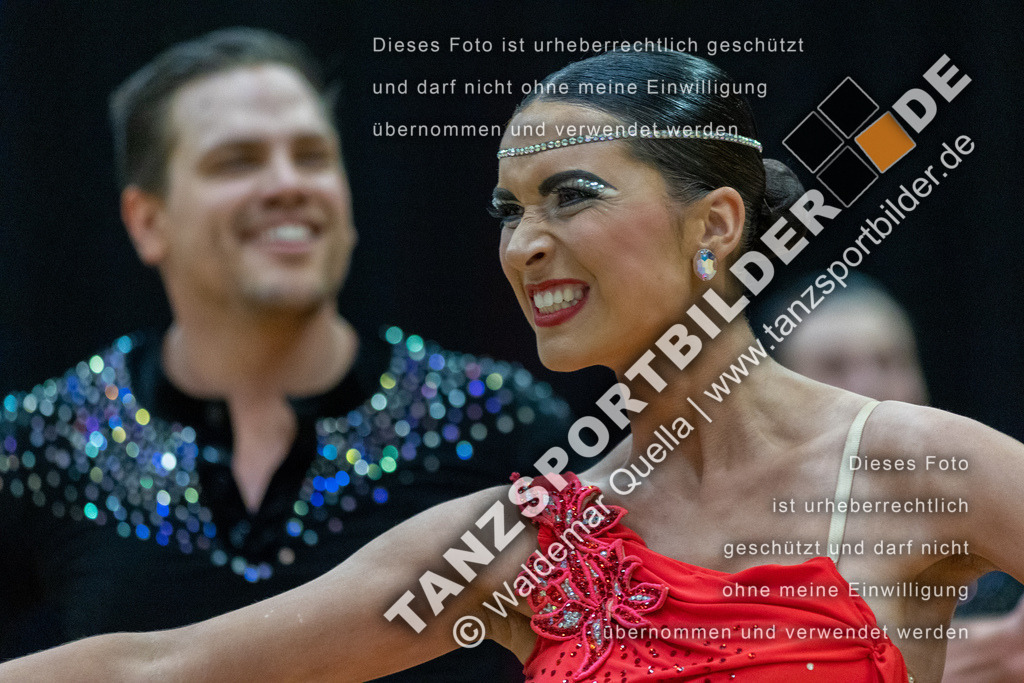 20230415-12470 | Hier finden Sie Tanz Bilder vom Latein und Standard Formationen tanzen. Sportbilder vom Tanzsport. Schöne Fotos und von Weltmeisterschaft, Europameisterschaft, Bundesliga, Regionalliga, Oberliga und Landesliga sowie von GOC Stuttgart, DanceComp, WM Bremen