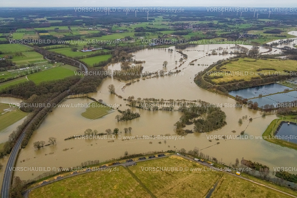 Haltern231204273Lippe | Luftbild vom Hochwasser der Lippe, Weihnachtshochwasser 2023, Fluss Lippe tritt nach starken Regenfällen über die Ufer, Überschwemmungsgebiet Naturpark Hohe Mark, Klärteiche am Kraftwerk Marl, Chemiezone, Marl, Ruhrgebiet, Nordrhein-Westfalen, Deutschland