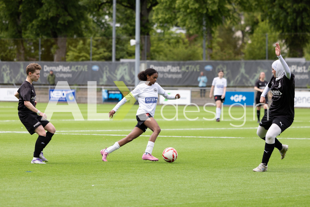 Fußball I Frauen I Saison 2025-2026 I Frauen 3. Liga | FVRZ Gruppe 2 | 18. Spieltag I Spielvereinigung Schaffhausen Damen 1 - Team Furttal Zürich I 17.05.2026 | Hochwertige Sportfotos kaufen & lizenzieren für Medien, Vereine, Agenturen & Sportler:innen. Entdecke professionelle Sportfotografie im Bildshop von Alexander Franzen. - Realisiert mit Pictrs.com