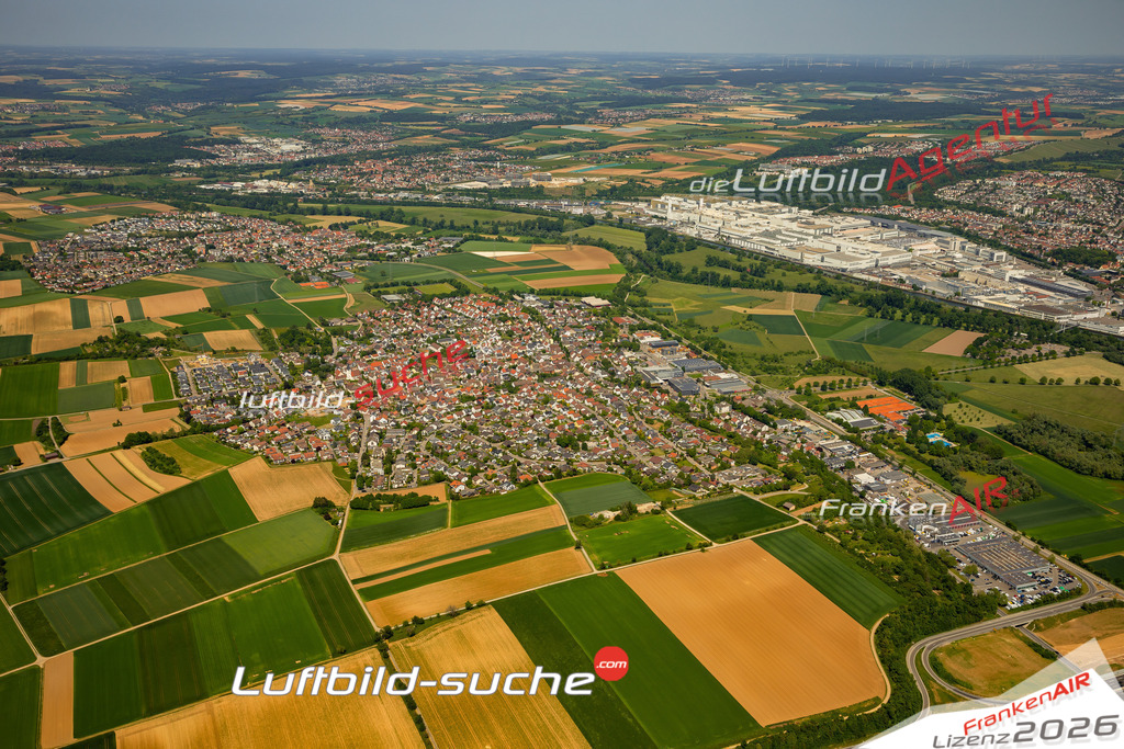 Das Luftbild zeigt Obereisesheim Neckarsulm - Die Luftaufnahme wurde 2023 vom UL-Flugzeug aus erstellt ( keine Drohne ) - Hochauflösende Luftaufnahme - Für grossformatige Ausdrucke geeignet. Die Geschenkidee !Mit Lizenz und Bildrechte bestellbar