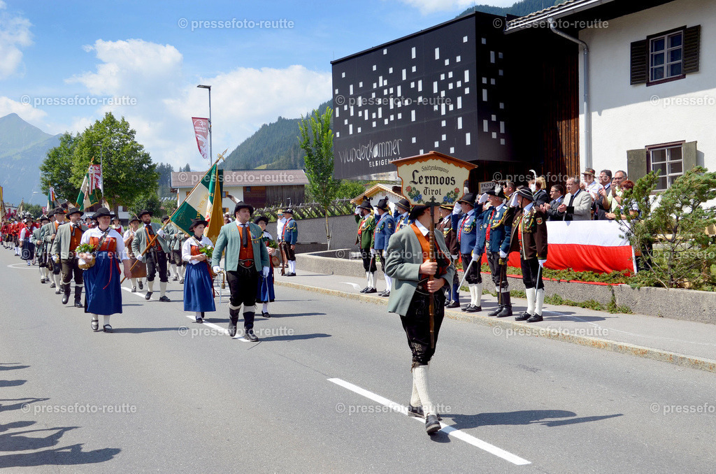 LERMOOS-news-2022-Juli24-Bezirksschuetzenfest-Elbigenalp-D51-DSC_1142 | Info aus dem Bezirk Reutte/Ausserfern Tirol sowie eine umfangreiche Bilddatenbank über die gesamte Region: Lechtal, Talkessel Reutte, Tannheimertal, Zwischentoren. Lech, Plansee, Zugspitze, Grenztunnel, B179, Fernpassstraße, Verkehr, Lawinen, Tradition, - Realisiert mit Pictrs.com