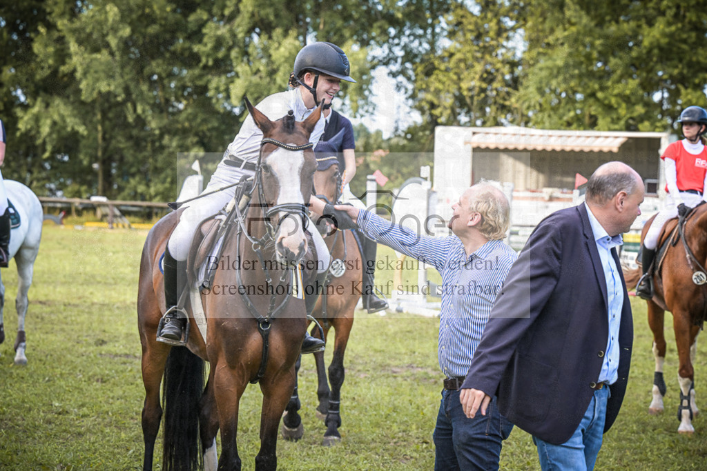 DOS_0045 | Entdecke hochwertige Reitturnierfotos von Foto Oger. Professionell, emotional und authentisch – jetzt Lieblingsmomente im Shop bestellen.Deutschlandweite Turnierfotografie. - Realisiert mit Pictrs.com
