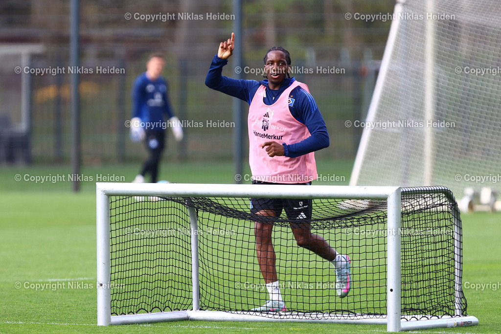 NH_HamburgerSV_Training_16042025 | #16 Adedire Mebude (Hamburger SV)Fußball I Herren I Training I Saison 2024-2025 I Hamburger SV I 16.04.2025 I Trainingsplätze Volksparkstadion