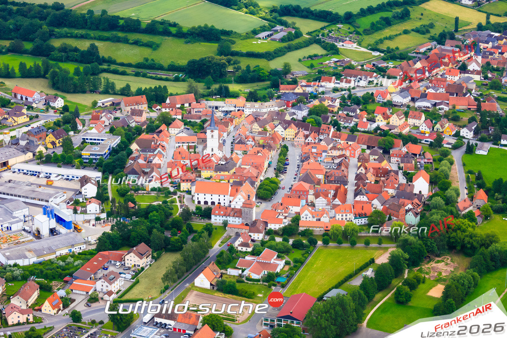 Die Luftaufnahme der Stadt Schlüsselfeld wurde vom UL-Flugzeug heraus erstellt ( keine Drohne )- hohe Auflösung für beste Qualität