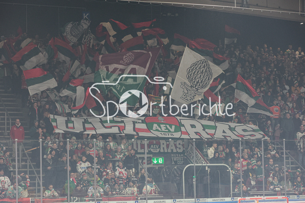 Augsburger Panther - Duesseldorfer EG | Die Fans der Panther machen zu Beginn der Partie eine kleine Choreo / Ultras AEV /